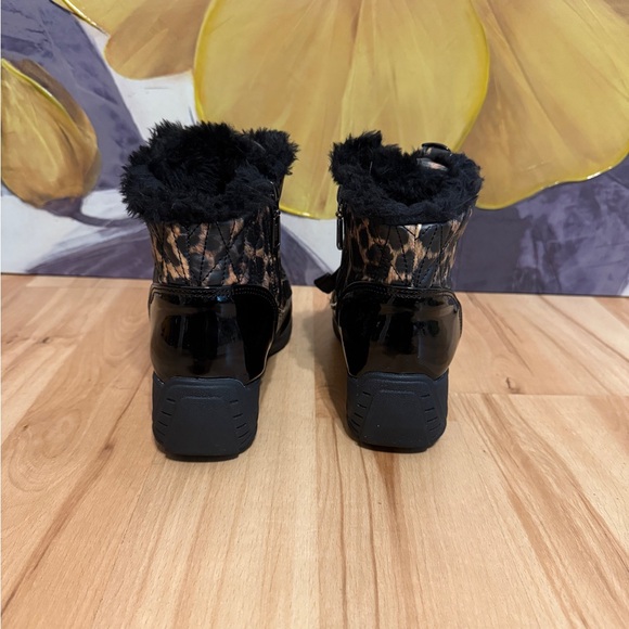 👠✨3 for $45 Khombu Leopard and Patent Waterproof Boots. Color:Multi/Black. Sz:7 - Picture 4 of 8